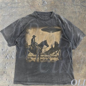 Western Cowboy Ufo Vintage Graphic T-Shirt, Retro Ufo 90s Graphic Western Shirt, Retro Rodeo Tee, Oversize Halftone Cowboys Shirt, Wild West