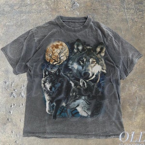 Vintage Wolf 90s Graphic Shirt, Wolf Lovers Retro Moon Tee, 2000s Nature Moon Alpha Shirt, Nostalgia Unisex Oversize Tee, Cute Wolf Gift