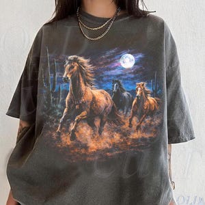 ワイルドホース ヴィンテージ 90年代 グラフィック Tシャツ、レトロな月明かりに照らされたランニングホースTシャツ