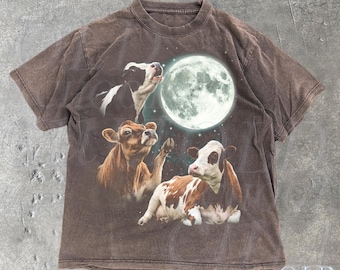 Cow Howling at Moon Vintage 90s Graphic T Shirt, Retro Farm Animal Country Western Gift