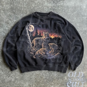 Wolf familie vintage jaren 90 sweater, retro wildlife ronde hals, nostalgie natuur trui, gezellige zwarte wolf top, rustiek buiten dierenliefhebber cadeau