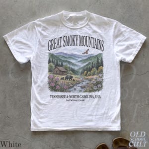 Great Smoky Mountains National Park Vintage 90er Jahre Grafik-Shirt, Retro Comfort Colors®Mountain Cabin Bear USA Nostalgie Unisex T-Shirt White