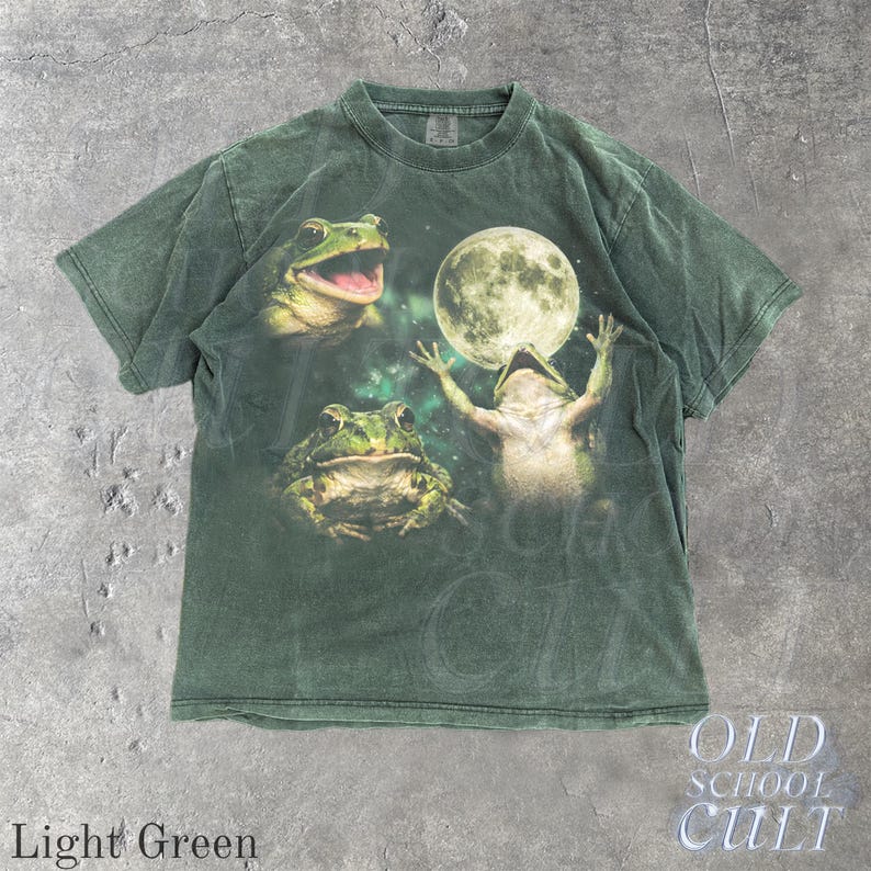 Frog Moon Vintage Graphic T Shirt, Retro Amphibian Nature Tee, Cottagecore Gift Light Green