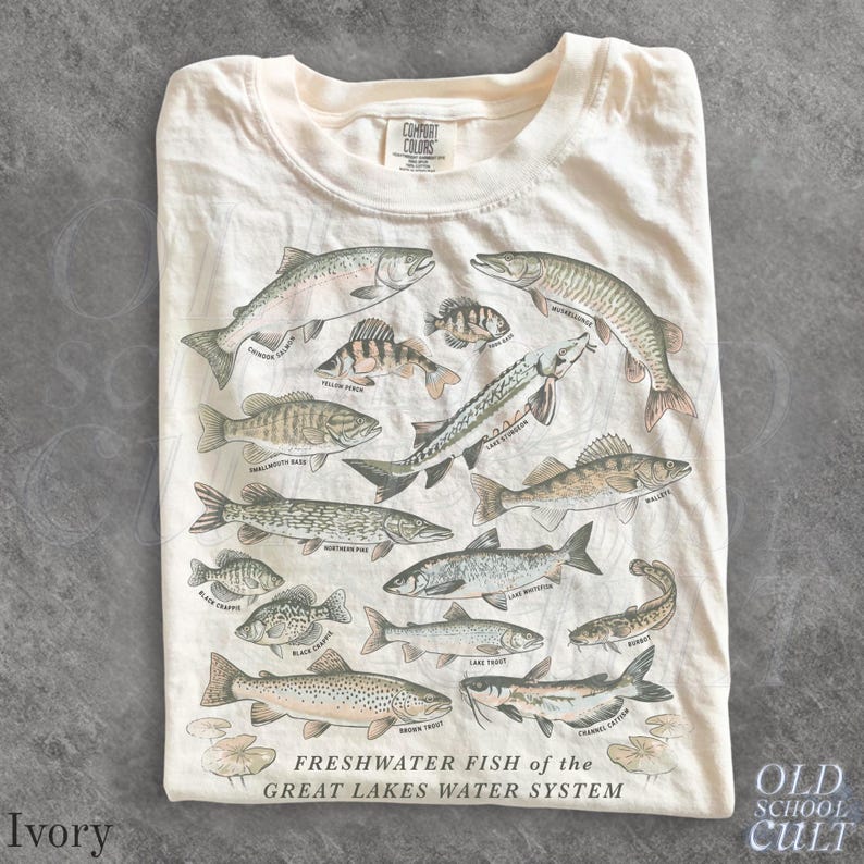 Camiseta vintage de pesca de agua dulce, camiseta gráfica de pesca de los Grandes Lagos, camiseta de naturaleza para pescadores, regalo unisex para pescadores. Ivory