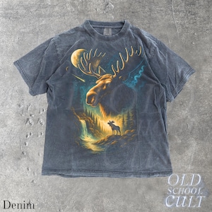 Maglietta grafica Moose Forest Wildlife, maglietta Moonlit Nature, maglietta Comfort Colors® Pepper, maglietta vintage rustica con alce, regalo per gli amanti delle baite all'aperto Denim
