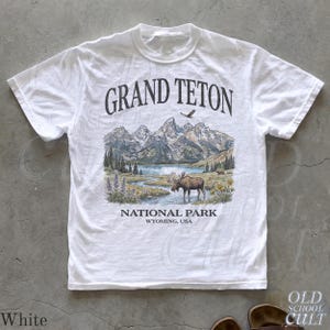 Grand Teton National Park Vintage jaren 90 grafisch T-shirt, retro Comfort Colors® Wyoming Mountain Lake USA nostalgia Moose uniseks T-shirt White