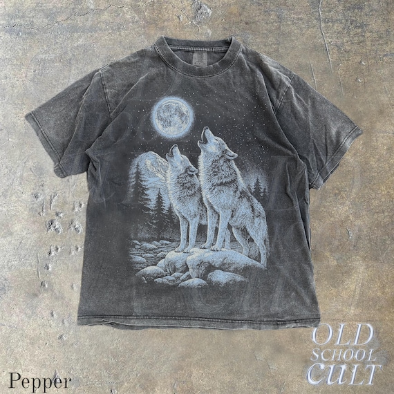 Vintage Wolf 90s Graphic Style Comfort Colors® Tshirt, Grunge Retro Howling Wolf Faded T-Shirt, Nature Galaxy Y2k Streetwear,2000s Wolf Gift