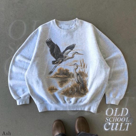 Retro Heron Nature Sweatshirt , 90s Vintage Rustic Wetland Pullover, Boho Unisex Cabincore Crewneck Cozy Season Cabin Shirt,Birdwatcher Gift