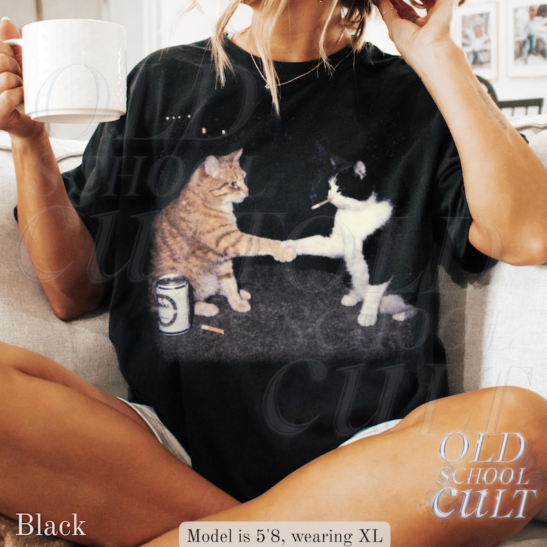 T-shirt graphique chats fumeurs, t-shirt chat vintage poing bosse, chemises Streetwear rétro, haut chaton drôle, t-shirt unisexe surdimensionné avec de la bière fraîche Black