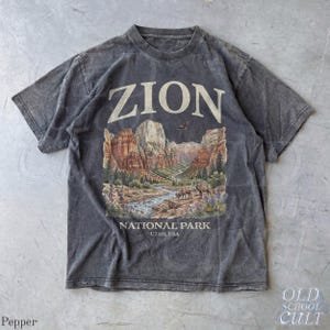 Zion National Park Vintage 90s Graphic T-Shirt, Retro Comfort Colors® Canyon Landscape Utah USA Wildlife Unisex Tee Pepper