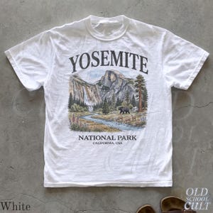 Camiseta vintage com estampa do Parque Nacional de Yosemite dos anos 90, modelo retrô Comfort Colors® com urso da vida selvagem da Califórnia, unissex. White