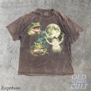 Frog Moon Vintage Graphic T Shirt, Retro Amphibian Nature Tee, Cottagecore Gift Espresso