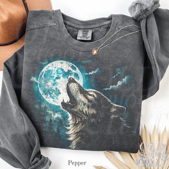 Vintage Wolf Moon Comfort Colors® Sweatshirt, Howling Wolf Crewneck, 90s Graphic Animal Shirt, Nature Wildlife Sweater,Retro Grunge Pullover