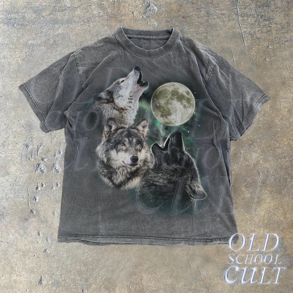 Howling Wolves Vintage 90s Graphic Shirt, Retro Comfort Colors® Wolf Moon Tee, Wild Free, Loyal Wolf Retro Top,Grey Wolf Washed Oversize Tee