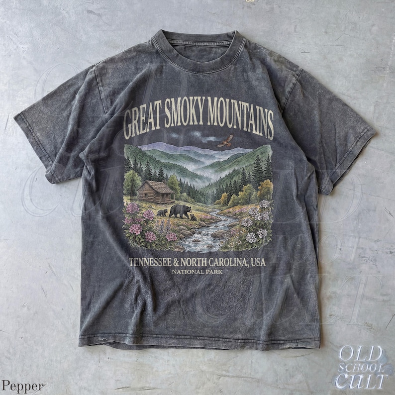 Great Smoky Mountains National Park Vintage 90er Jahre Grafik-Shirt, Retro Comfort Colors®Mountain Cabin Bear USA Nostalgie Unisex T-Shirt Pepper