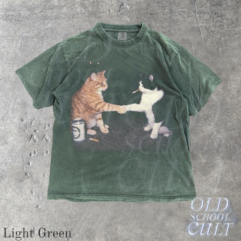 T-shirt graphique chats fumeurs, t-shirt chat vintage poing bosse, chemises Streetwear rétro, haut chaton drôle, t-shirt unisexe surdimensionné avec de la bière fraîche Light Green