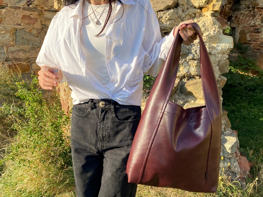 VIVIAN VEGAN LEATHER POUCH BAG - BURGUNDY