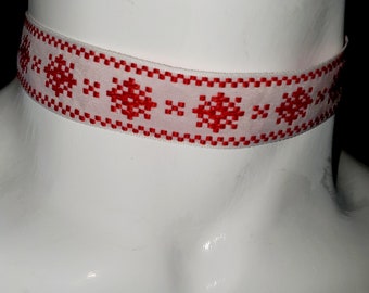 Polish design choker type necklace