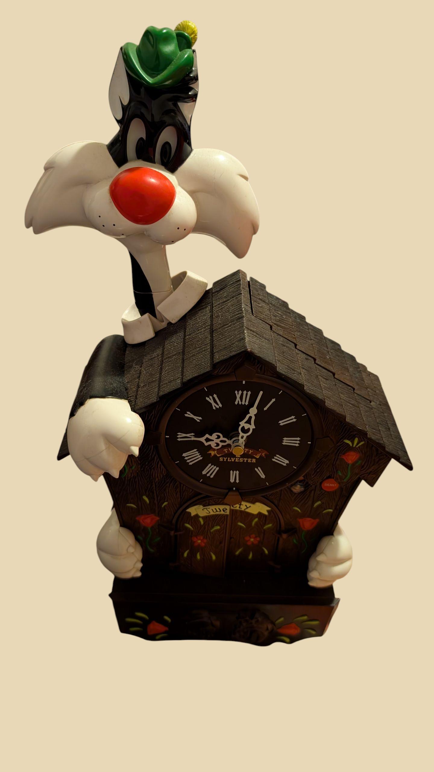 Vintage Looney Tunes Sylvester and Tweety Animated Cuckoo Clock