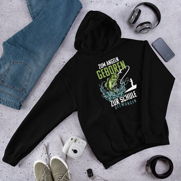 Stylischer Hoodie mit dem Spruch "Angeln geboren, Schule gezwungen!" - Jetzt entdecken!