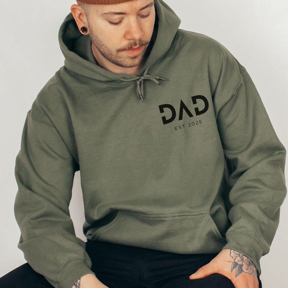 Personalized Dad Sweatshirt, Dad Est 2025 Hoodie, Custom Dad, Pregnancy Announcement For Dad, Gift For Dad, Father'S Day Shirt, New Dad Gift New Hoodies