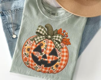 Faux Patchwork Plaid Jack-O'-Lantern T-shirt, Comfort Colors Halloween Fall Pumpkin Shirt, Women's Trendy Autumn Tee, Floral Pumpkin