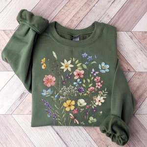 Wild Flower Sweatshirt, Women&#39;s Floral Crewneck, Florist Gift, Boho Pressed Flower Crewneck, Cottagecore Botanical Sweater, Garden Lover