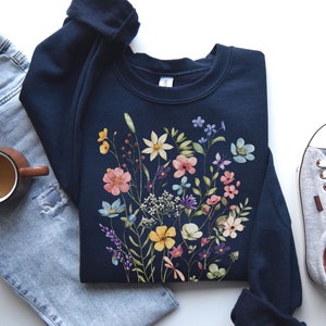 Wild Flower Sweatshirt, Women&#39;s Floral Crewneck, Florist Gift, Boho Pressed Flower Crewneck, Cottagecore Botanical Sweater, Garden Lover