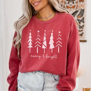 MEESHEEP Merry And Bright Christmas Sweatshirt - Women's Holiday Graphic Pullover Top