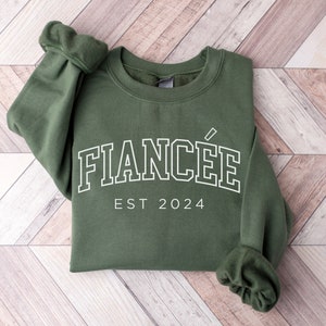 Custom Fiancee Sweatshirt, Fiancee Est 2026 Sweatshirt, Engagement Gift, Bride To Be, Future Mrs Sweatshirt, Bridal Shower Gift, Future Wife