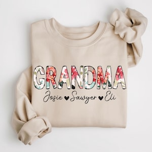 Personalized Floral Grandma Sweatshirt, Custom Grandkids Crewneck, Gift for Grandma, Pregnancy Announcement, Grandma Gift, Mother&#39;s Day