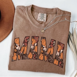 Comfort Colors Fall Mama Shirt, Floral Pumpkin Mom T-Shirt, Thanksgiving Mama Tee, Pregnancy Reveal, Gift for New Mom, Halloween Mommy