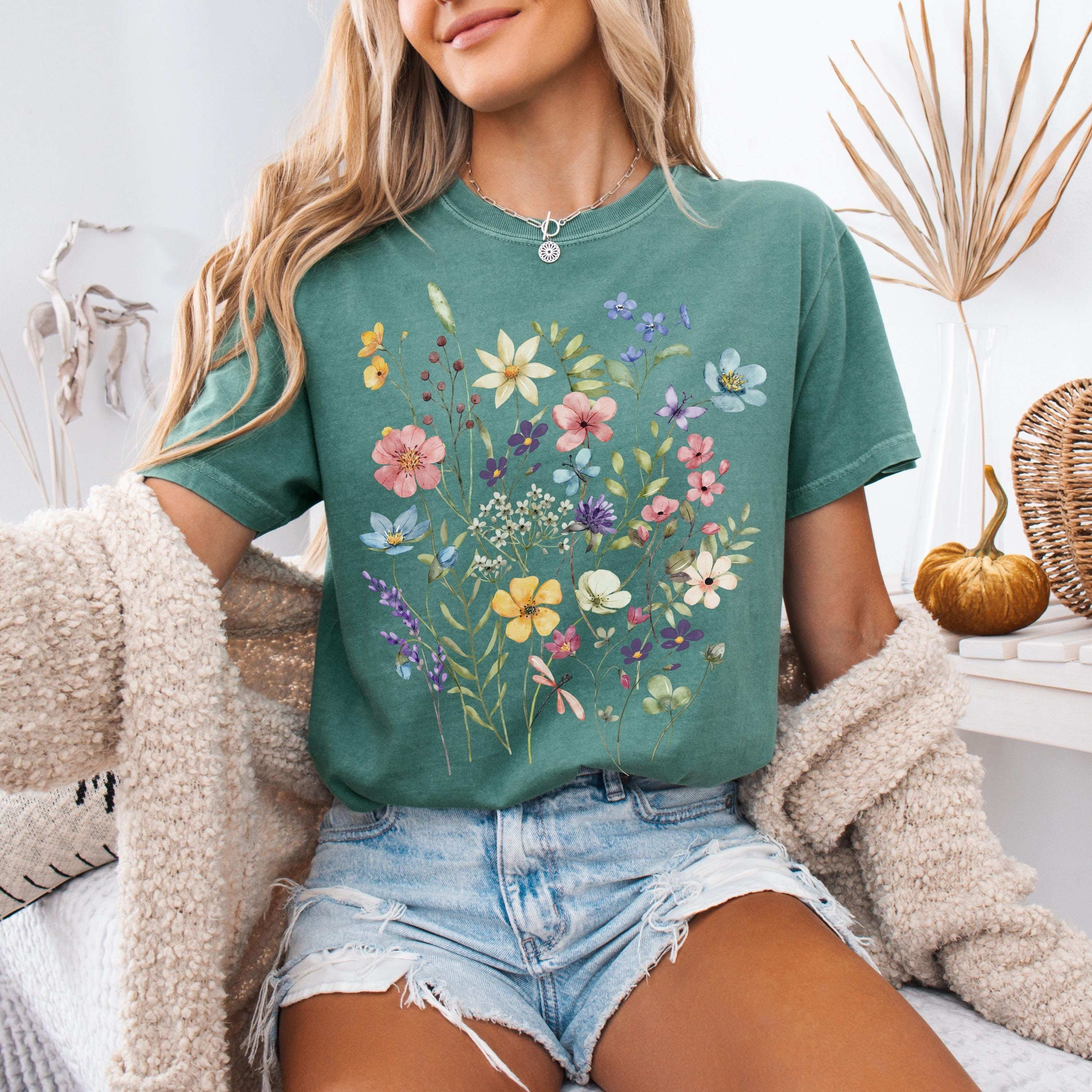 値下げ　vintage flower shirt Vintage Pressed Flowers Comfort Colors Tshirt Boho Wildflowers