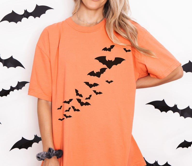 Camiseta de Halloween con colores cómodos, linda camiseta de murciélago de Halloween, camiseta de temporada espeluznante, camiseta gráfica de otoño, fiesta de Halloween, regalo para Halloween, espeluznante Melon