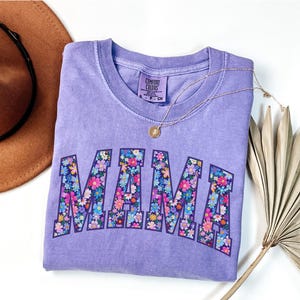 Comfort Colors® Mama Shirt, Floral Mom Spring Tee, Trendy Mom Tshirt, Women's Flower Mama Shirt, Spring Pregnancy Reveal Gift for New Mom