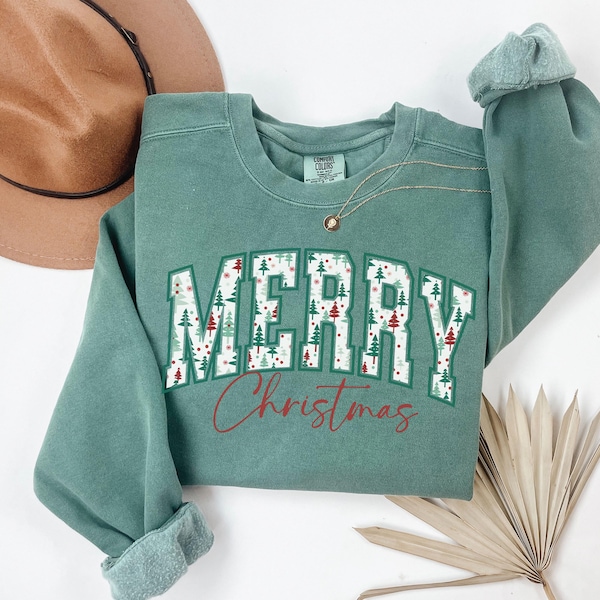 Comfort Colors Merry Christmas Sweatshirt, Retro Women's Holiday Sweater, Trendy Christmas sweatshirt, Winter sweater, Xmas eve sweatshirt