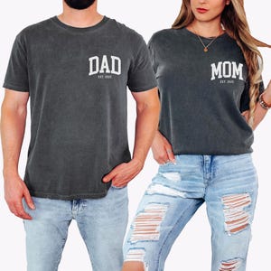Custom Mom and Dad est 2025 Shirts, Comfort Colors Dad and Mom Tee, New Dad Shirt, New Mom and Dad gift, Pregnancy Reveal, Dad to Be Gift