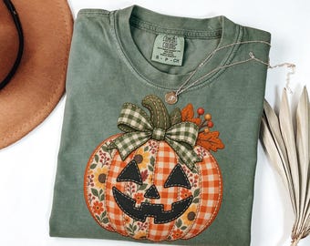 Faux Patchwork Plaid Jack-O'-Lantern T-shirt, Comfort Colors Halloween Fall Pumpkin Shirt, Women's Trendy Autumn Tee, Floral Pumpkin