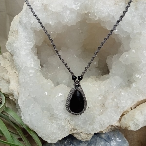 Collier en micro macramé - Obsidienne en pendentif