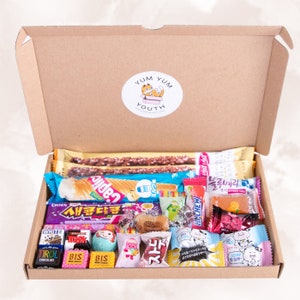 Yum Yum Japanese and Korean Sweet Selection Box - Asian Letterbox Taster Set - Gift for Kpop Lovers