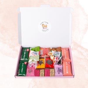 Japanese Candy Box: Unique Japanese Chocolates, Sweets & Kit Kat Taster Set