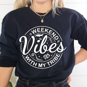 Ambiance de week-end avec ma tribu SVG PNG | Filles week-end Svg | Chemise voyage fille Svg | Vacances d'été png| Cadeaux de voyage pour filles| Maquette incluse