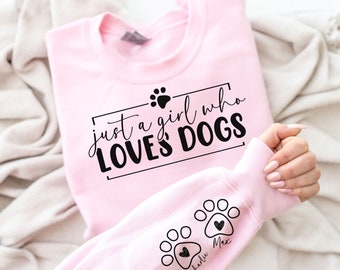 Gewoon een meisje dat van haar honden houdt SVG-png PNGEgg| Aangepast shirt met hondennaam png| Dog Mama Png| Hond moeder SVG | Hondenliefhebbershirt png| Retro pootshirt