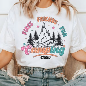 Tripulação De Acampamento PNG| Acampamento Png| Vibrações de verão PNG| Pontos Dálmatas Doodle Brilhantes | Verão Png| Design de sublimação de camisa de acampamento