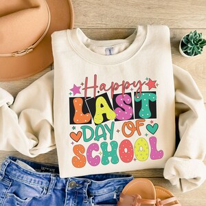 Fijne laatste schooldag PNG| Einde van school PNG| Rock de test png| Staardag png| Retro Leraar | Klasse ontslagen png