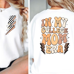 In meiner College Mom Ära PNG | In meiner College Mom Era SVG | College Mom Png | Lustige Mama Png | Trendiges Shirt-Design | Mockup inklusive