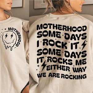 Op een dag rock ik het moederschap SVG png, retro moederschap sublimatieontwerp, trendy ontwerp voor- en achterkant, grappig moederschap rockskelet, png