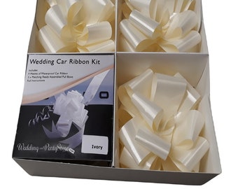 Ivory Hochzeit Auto Schleifen Kit mit 3 fertig montierten passenden Schleifen und 9 Meter passenden Schleifenband. Vollständige Anweisungen enthalten.