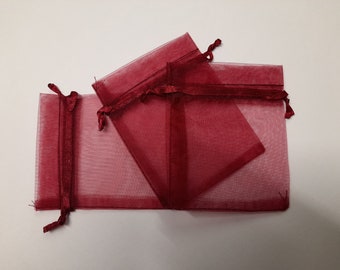 Burgundy 8cm x 10cm Quality Organza Gift Bags. Beautiful low cost Favour and Jewellery Bags. Choose from Packs of 10/20/25/30/40/50 and 100