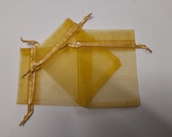 Gold 8cm x 10cm Quality Organza Gift Bags. Beautiful low cost Favour and Jewellery Bags. Choose from Packs of 10/20/25/30/40/50 and 100